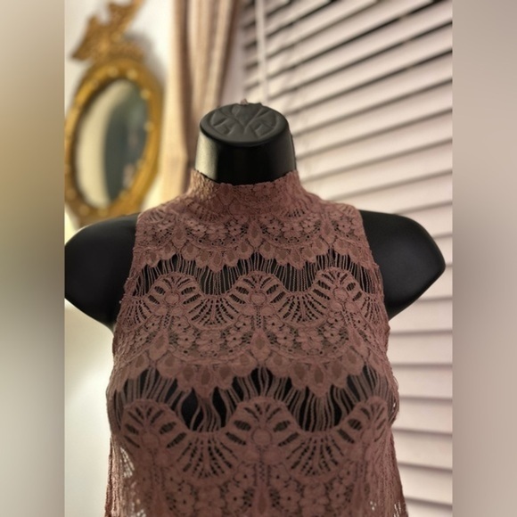 Mock neck lace sleeveless blouse, size S - Picture 4 of 8